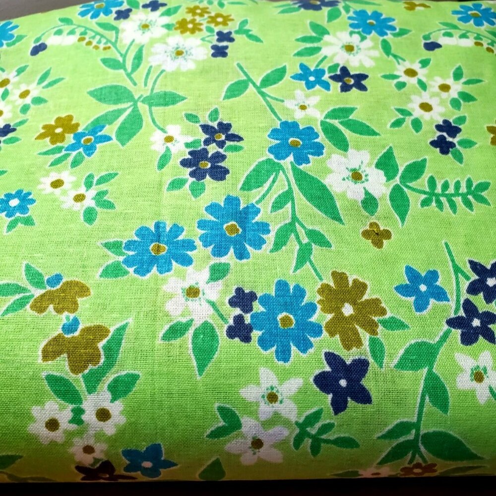 COTTON FABRIC FLORAL PRINT NEW 232" x 31" GREEN WHITE BLUE CRAFT SEWING QUILT - Picture 6 of 6